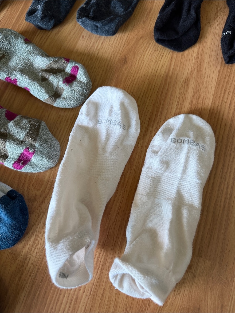 14 pairs of bombas socks - Picture 7 of 7